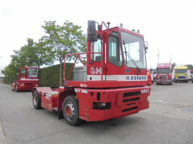 MOL YM 225/4X2 40 KM/H - Terminal çekiciler: fotoğraf 3 MOL YM 225/4X2 40 KM/H - Terminal çekiciler: fotoğraf 3