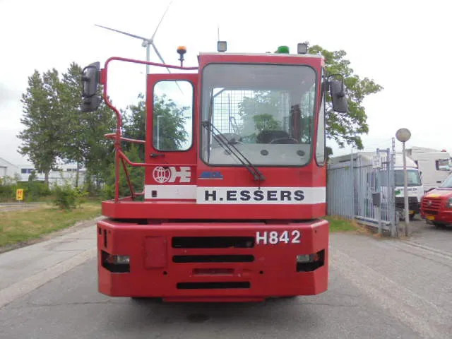 MOL YM 225/4X2 40 KM/H - Terminal çekiciler: fotoğraf 2 MOL YM 225/4X2 40 KM/H - Terminal çekiciler: fotoğraf 2