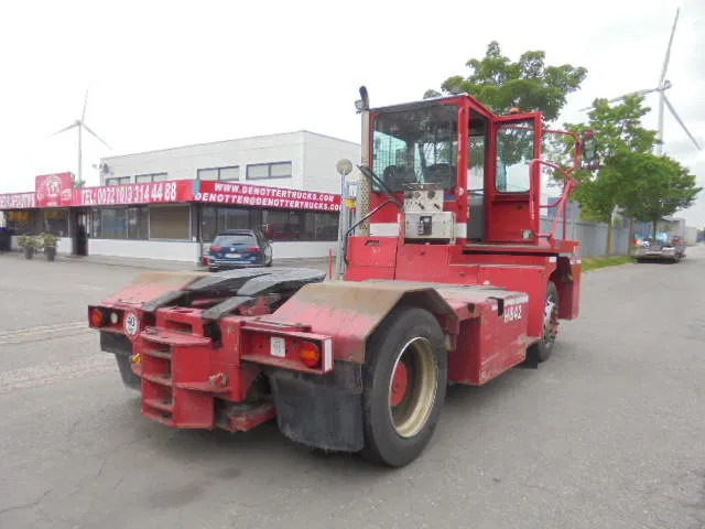 MOL YM 225/4X2 40 KM/H - Terminal çekiciler: fotoğraf 5 MOL YM 225/4X2 40 KM/H - Terminal çekiciler: fotoğraf 5