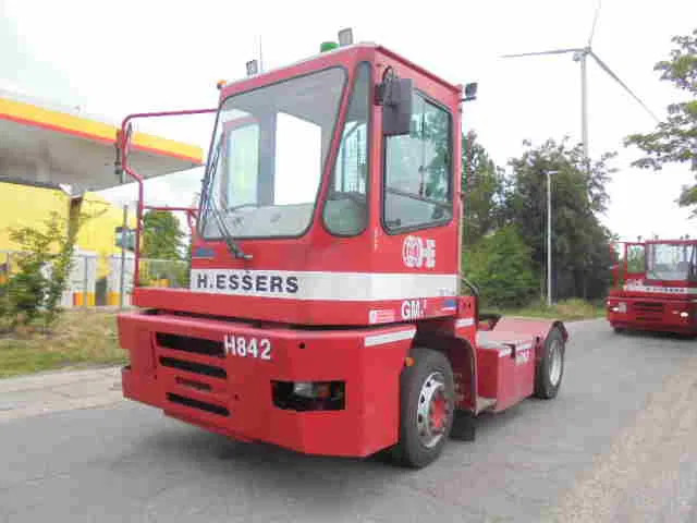 MOL YM 225/4X2 40 KM/H - Terminal çekiciler: fotoğraf 1 MOL YM 225/4X2 40 KM/H - Terminal çekiciler: fotoğraf 1