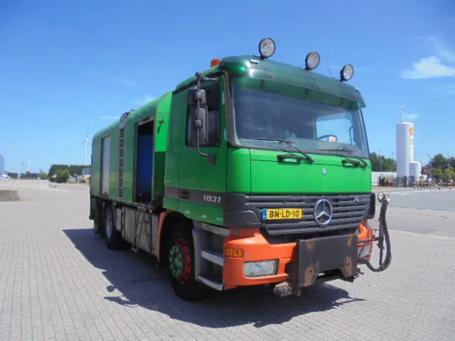 Mercedes-Benz Actros 1831 1831 Bitumensprayer - Tanker kamyon: fotoğraf 3 Mercedes-Benz Actros 1831 1831 Bitumensprayer - Tanker kamyon: fotoğraf 3