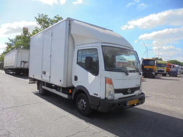 Nissan Cabstar 35.14 - Kapalı kasa kamyonet: fotoğraf 3 Nissan Cabstar 35.14 - Kapalı kasa kamyonet: fotoğraf 3