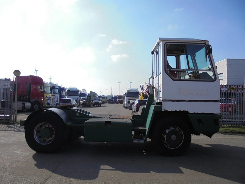 Terberg YT 180 - Terminal çekiciler: fotoğraf 4 Terberg YT 180 - Terminal çekiciler: fotoğraf 4