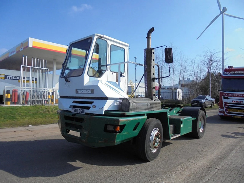 Terberg YT 180 - Terminal çekiciler: fotoğraf 1 Terberg YT 180 - Terminal çekiciler: fotoğraf 1