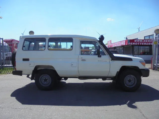 Toyota Land Cruiser HZJ78L 4X4 EXPORT OUTSIDE EU ONLY - Binek araba: fotoğraf 4 Toyota Land Cruiser HZJ78L 4X4 EXPORT OUTSIDE EU ONLY - Binek araba: fotoğraf 4