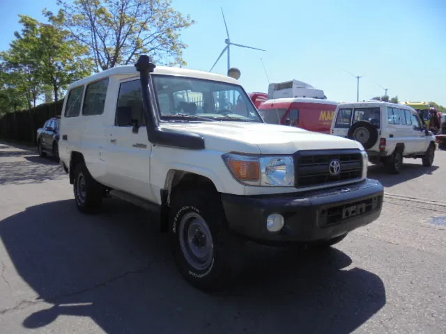 Toyota Land Cruiser HZJ78L 4X4 EXPORT OUTSIDE EU ONLY - Binek araba: fotoğraf 3 Toyota Land Cruiser HZJ78L 4X4 EXPORT OUTSIDE EU ONLY - Binek araba: fotoğraf 3