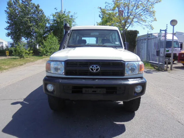 Toyota Land Cruiser HZJ78L 4X4 EXPORT OUTSIDE EU ONLY - Binek araba: fotoğraf 2 Toyota Land Cruiser HZJ78L 4X4 EXPORT OUTSIDE EU ONLY - Binek araba: fotoğraf 2