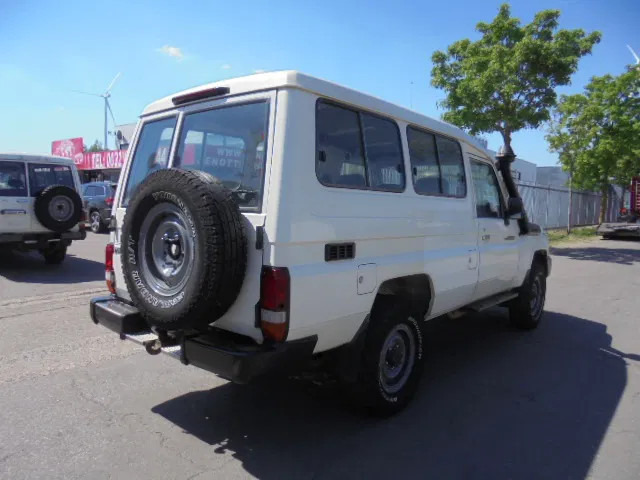 Toyota Land Cruiser HZJ78L 4X4 EXPORT OUTSIDE EU ONLY - Binek araba: fotoğraf 5 Toyota Land Cruiser HZJ78L 4X4 EXPORT OUTSIDE EU ONLY - Binek araba: fotoğraf 5