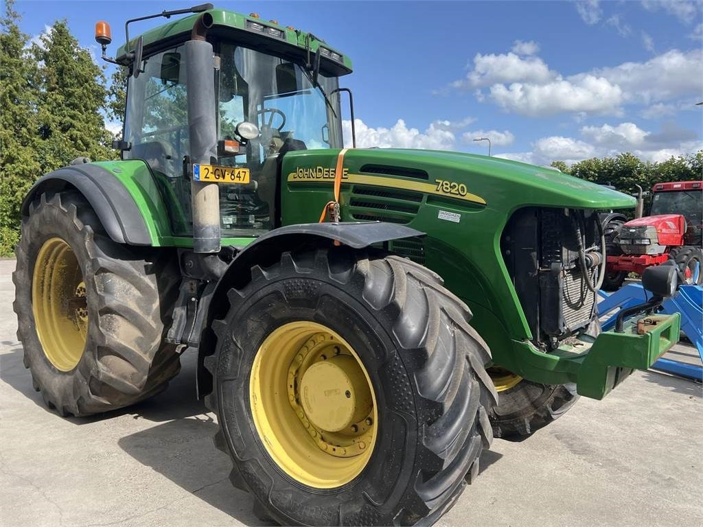 John Deere 7820 - Traktör: fotoğraf 2 John Deere 7820 - Traktör: fotoğraf 2