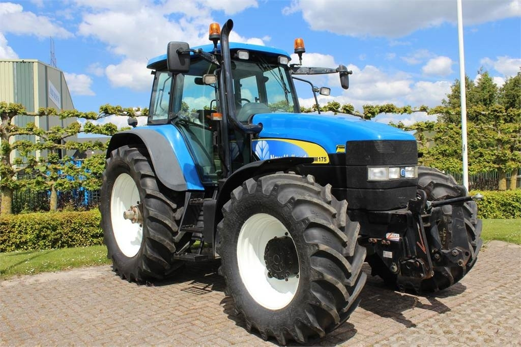 New Holland TM175 - Traktör: fotoğraf 2 New Holland TM175 - Traktör: fotoğraf 2