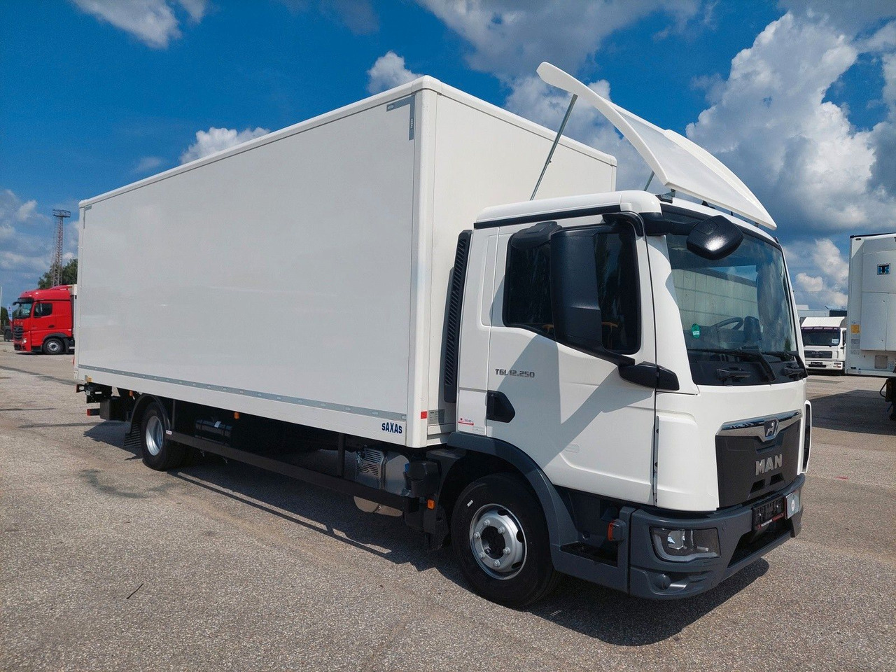 MAN TGL 12.250 BL CH 4x2 LBW 17 Palleten - Kapalı kasa kamyon: fotoğraf 2 MAN TGL 12.250 BL CH 4x2 LBW 17 Palleten - Kapalı kasa kamyon: fotoğraf 2