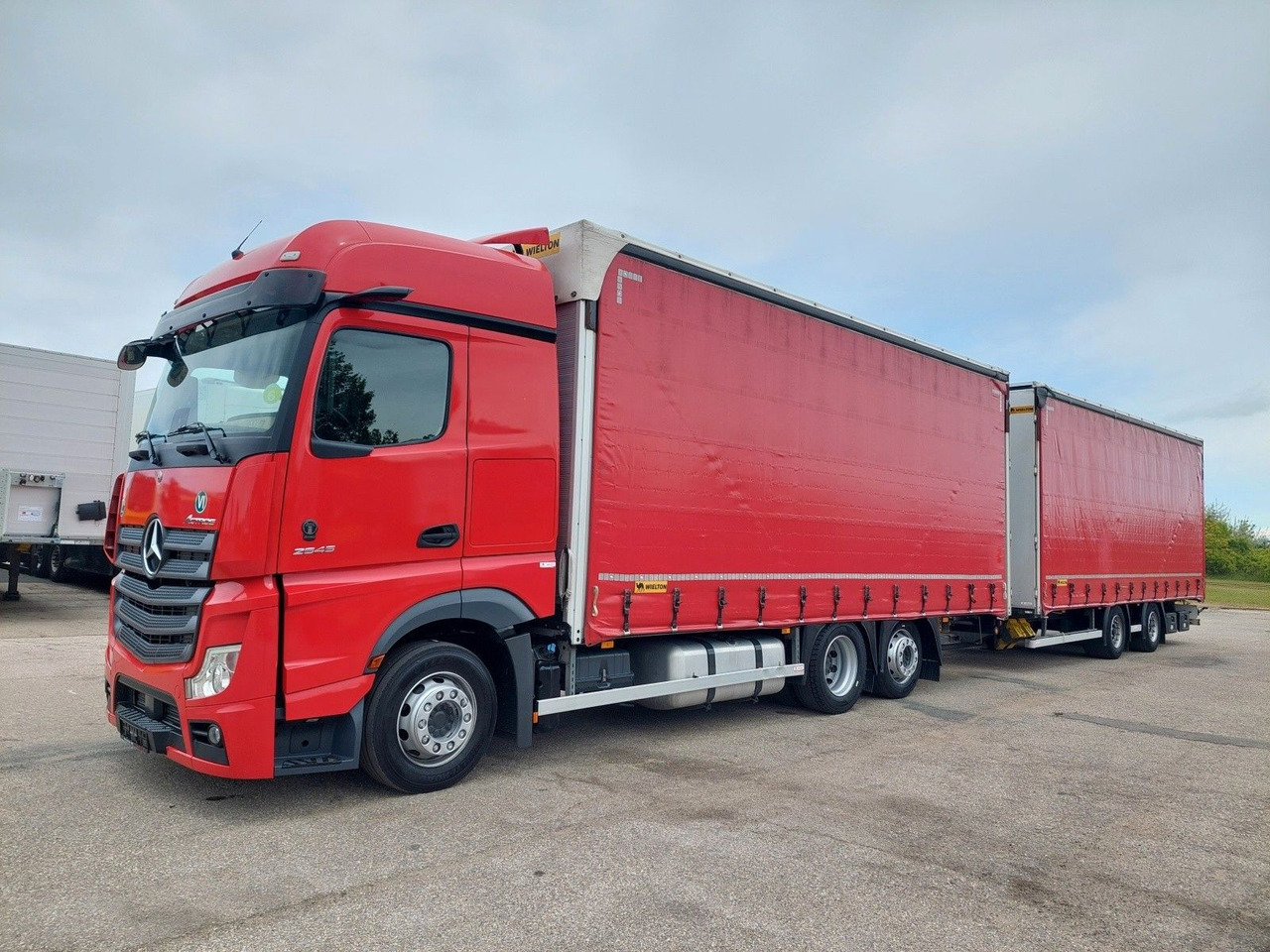 Mercedes-Benz Actros 2545 L/NR 6x2 + Wielton PC2K Durchbar - Tenteli kamyon: fotoğraf 1 Mercedes-Benz Actros 2545 L/NR 6x2 + Wielton PC2K Durchbar - Tenteli kamyon: fotoğraf 1