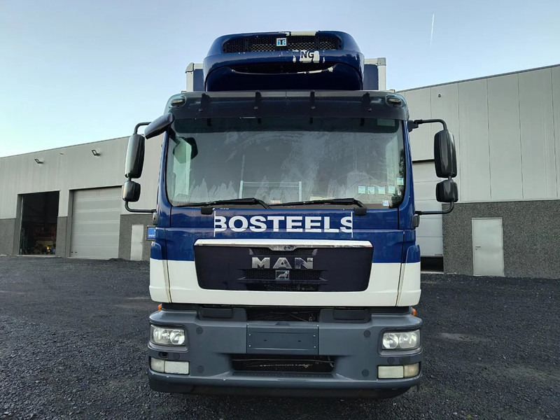 MAN TGM 18.250 2 COMP THERMOKING - 2000KG DHOLLANDIA - Refrijeratör kamyon: fotoğraf 2 MAN TGM 18.250 2 COMP THERMOKING - 2000KG DHOLLANDIA - Refrijeratör kamyon: fotoğraf 2