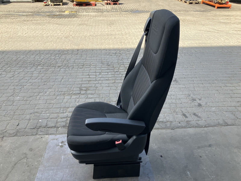 DAF XF106 - Koltuk - Kamyon: fotoğraf 2 DAF XF106 - Koltuk - Kamyon: fotoğraf 2