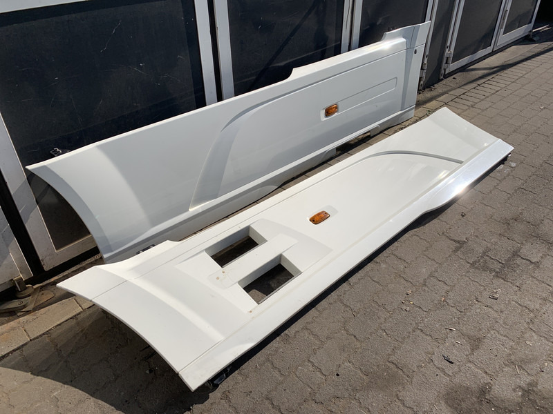 DAF XF106 Sideskirt Set DAF 1903109 - Kaporta ve Dış Aksam - Kamyon: fotoğraf 2 DAF XF106 Sideskirt Set DAF 1903109 - Kaporta ve Dış Aksam - Kamyon: fotoğraf 2