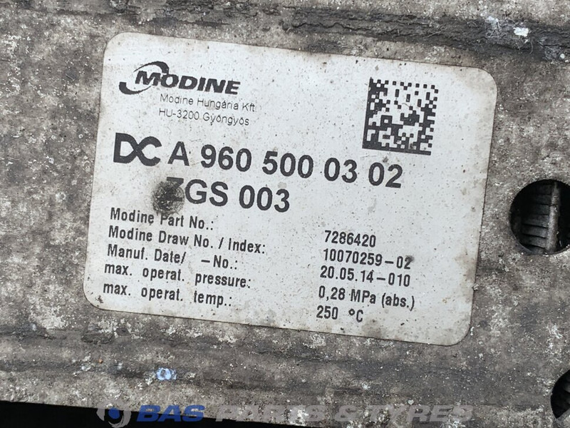 Mercedes-Benz Antos MP4 Koelerpakket Mercedes OM470LA 430 A 960 500 28 01 - Radyatör - Kamyon: fotoğraf 4 Mercedes-Benz Antos MP4 Koelerpakket Mercedes OM470LA 430 A 960 500 28 01 - Radyatör - Kamyon: fotoğraf 4