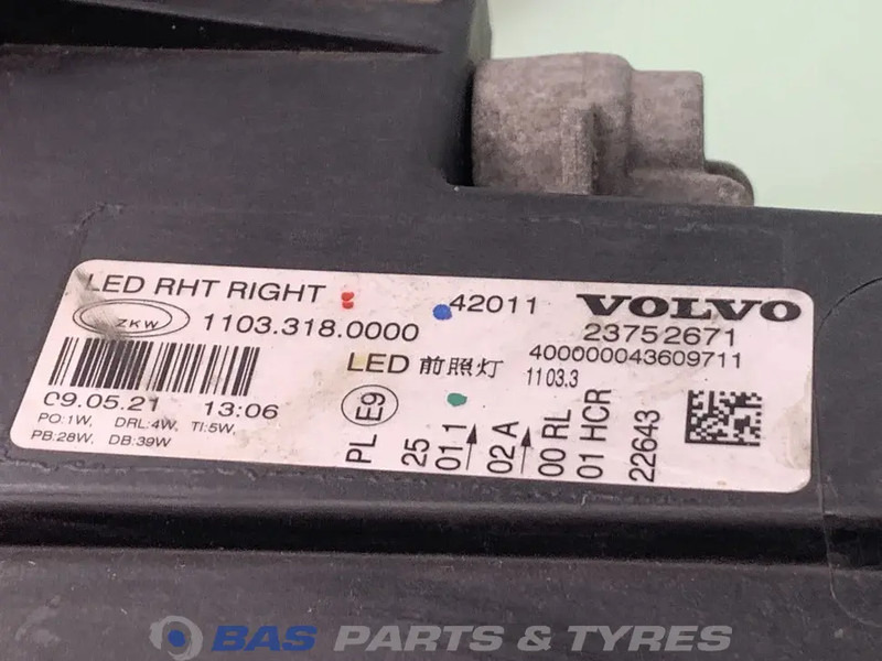 Volvo FH4B Koplamp Rechts 23752671 - Ön far - Kamyon: fotoğraf 3 Volvo FH4B Koplamp Rechts 23752671 - Ön far - Kamyon: fotoğraf 3