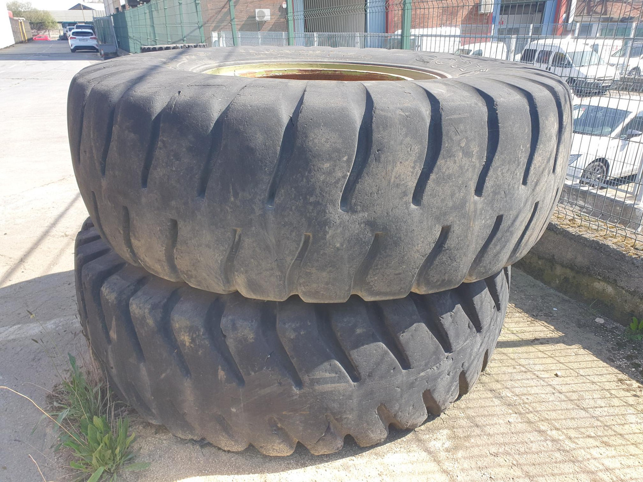 NEUMATICOS GOOD YEAR 24.00X35 - Komple tekerlek - İş makinaları: fotoğraf 2 NEUMATICOS GOOD YEAR 24.00X35 - Komple tekerlek - İş makinaları: fotoğraf 2
