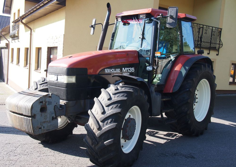 Ciągnik New Holland NH M 135 1998 NEW HOLLAND TM M135 - Traktör: fotoğraf 2 Ciągnik New Holland NH M 135 1998 NEW HOLLAND TM M135 - Traktör: fotoğraf 2