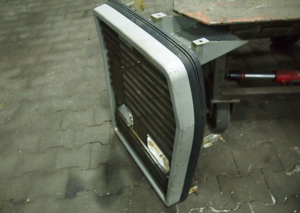 Części do Ciągnika Massey Ferguson MF 3000, 6000 Przedni grill maskę do Massey Ferguson serii 3000, 3100.
z lampami - Izgara - Tarım araçları: fotoğraf 2 Części do Ciągnika Massey Ferguson MF 3000, 6000 Przedni grill maskę do Massey Ferguson serii 3000, 3100.
z lampami - Izgara - Tarım araçları: fotoğraf 2