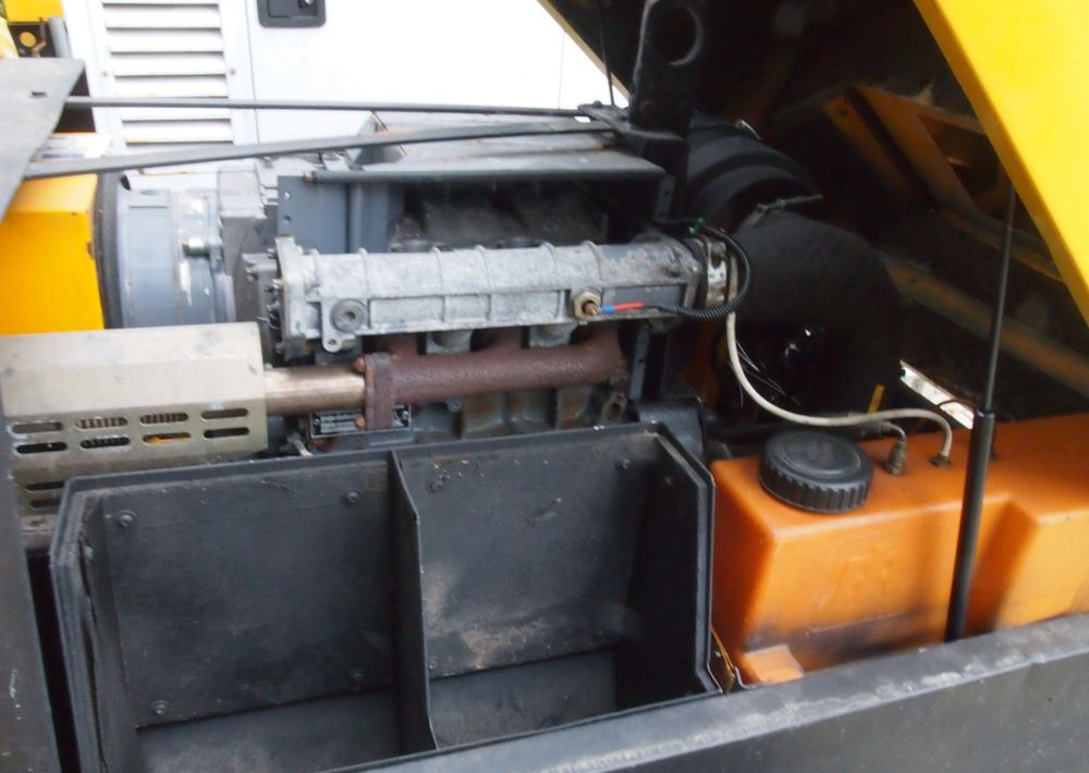 Kompresor Ingersoll Rand IR P130WD 2000 Kompresor Ingersoll Rand P130WD 30 kW - Hava kompresörü: fotoğraf 4 Kompresor Ingersoll Rand IR P130WD 2000 Kompresor Ingersoll Rand P130WD 30 kW - Hava kompresörü: fotoğraf 4