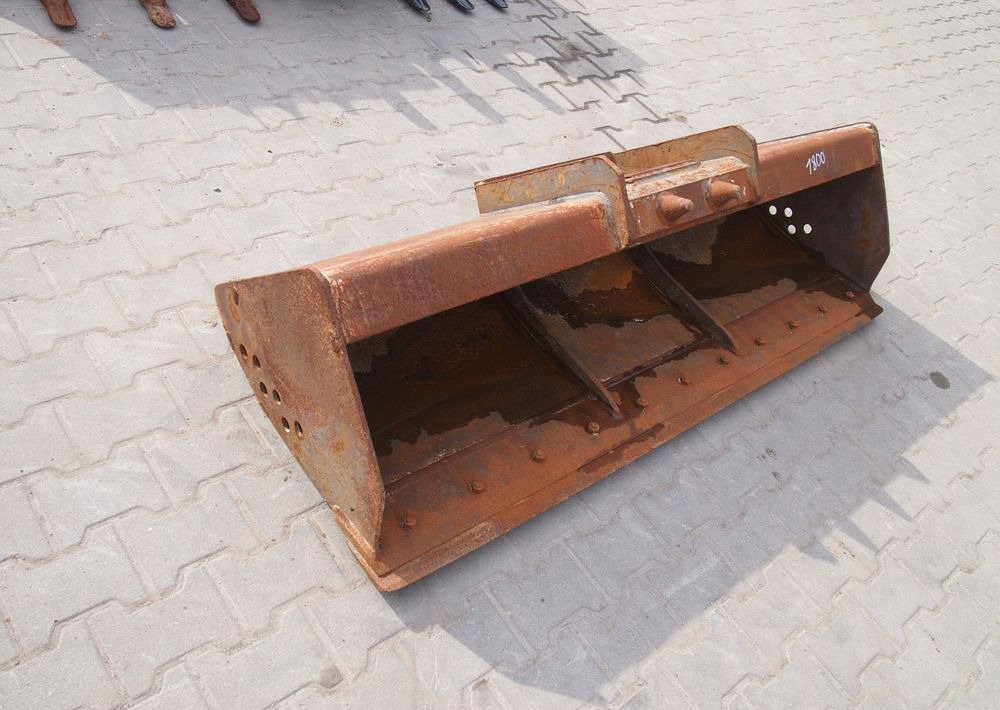 Łyżka skarpowa (skarpówka) Mecalac Mecalac 10, 12 Łyżka skarpowa (skarpówka) 1,8m - Ekskavatör kovası: fotoğraf 1 Łyżka skarpowa (skarpówka) Mecalac Mecalac 10, 12 Łyżka skarpowa (skarpówka) 1,8m - Ekskavatör kovası: fotoğraf 1