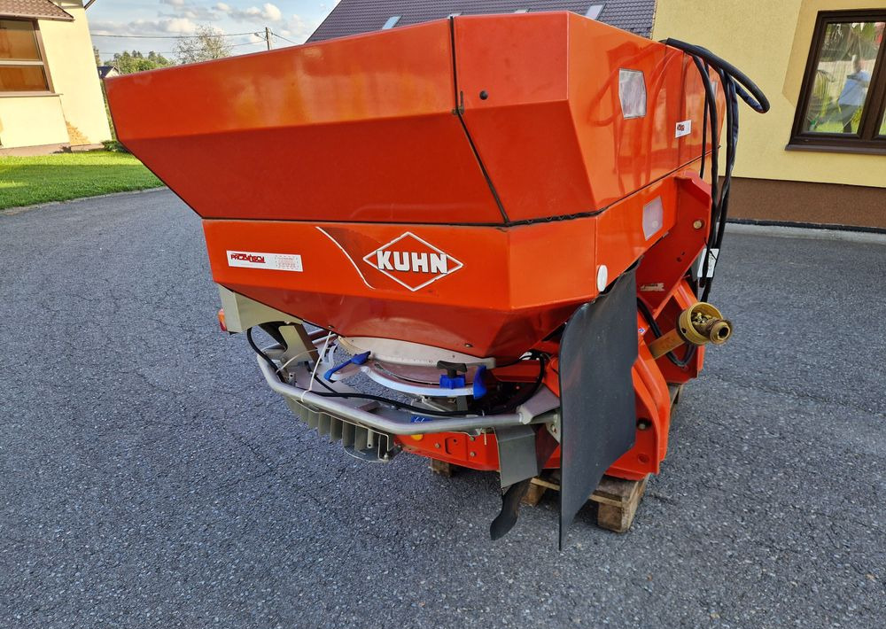 Rozsiewacz nawozów Kuhn AXIS 30,1 2008 Rozsiewacz KUHN RAUCH - Gübre serpme makinesi: fotoğraf 4 Rozsiewacz nawozów Kuhn AXIS 30,1 2008 Rozsiewacz KUHN RAUCH - Gübre serpme makinesi: fotoğraf 4