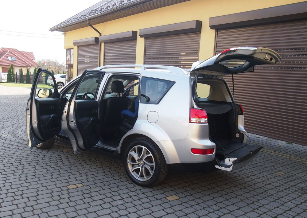 Binek araba Samochód Citroen C-Crosser 2.2 HDI 2010 Samochód osobowy SUW 4x4: fotoğraf 8
