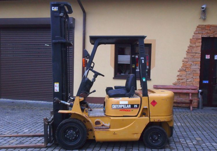 Wózek widłowy Catepillar DP25K 2002 DUPLEX - Dizel forklift: fotoğraf 1 Wózek widłowy Catepillar DP25K 2002 DUPLEX - Dizel forklift: fotoğraf 1