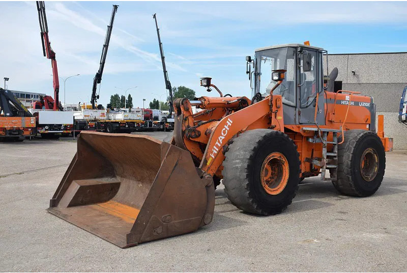 Hitachi LX 210E- stock id 59 - Tekerlekli yükleyici: fotoğraf 1 Hitachi LX 210E- stock id 59 - Tekerlekli yükleyici: fotoğraf 1