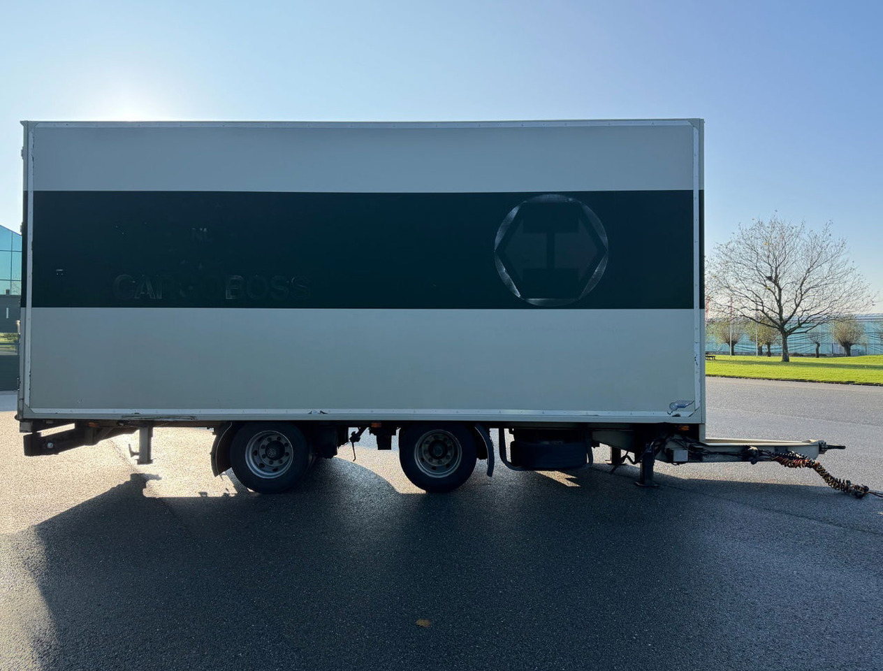 Burg VAN Beurden Isolated BOX Side Doors TRS Cooling Hydrarolls Holland-Trailer - Refrijeratör römork: fotoğraf 5 Burg VAN Beurden Isolated BOX Side Doors TRS Cooling Hydrarolls Holland-Trailer - Refrijeratör römork: fotoğraf 5