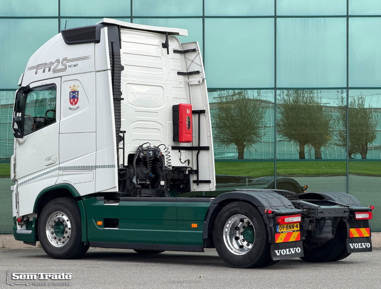 Volvo FH 13.460 I-Park Cool 25 Years Edition 2X Tanks NEW Clutch NEW Brakes Super Condition - Çekici: fotoğraf 3 Volvo FH 13.460 I-Park Cool 25 Years Edition 2X Tanks NEW Clutch NEW Brakes Super Condition - Çekici: fotoğraf 3