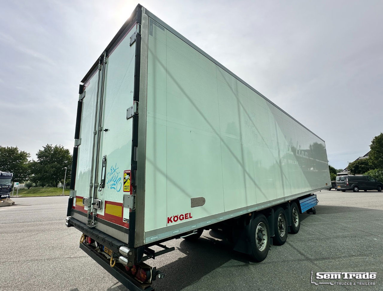 Kögel S24-4 Thermo King SLXi 300 Lift Axle 1340x250x270 CM Inside Super Condition - Frigorifik dorse: fotoğraf 4 Kögel S24-4 Thermo King SLXi 300 Lift Axle 1340x250x270 CM Inside Super Condition - Frigorifik dorse: fotoğraf 4