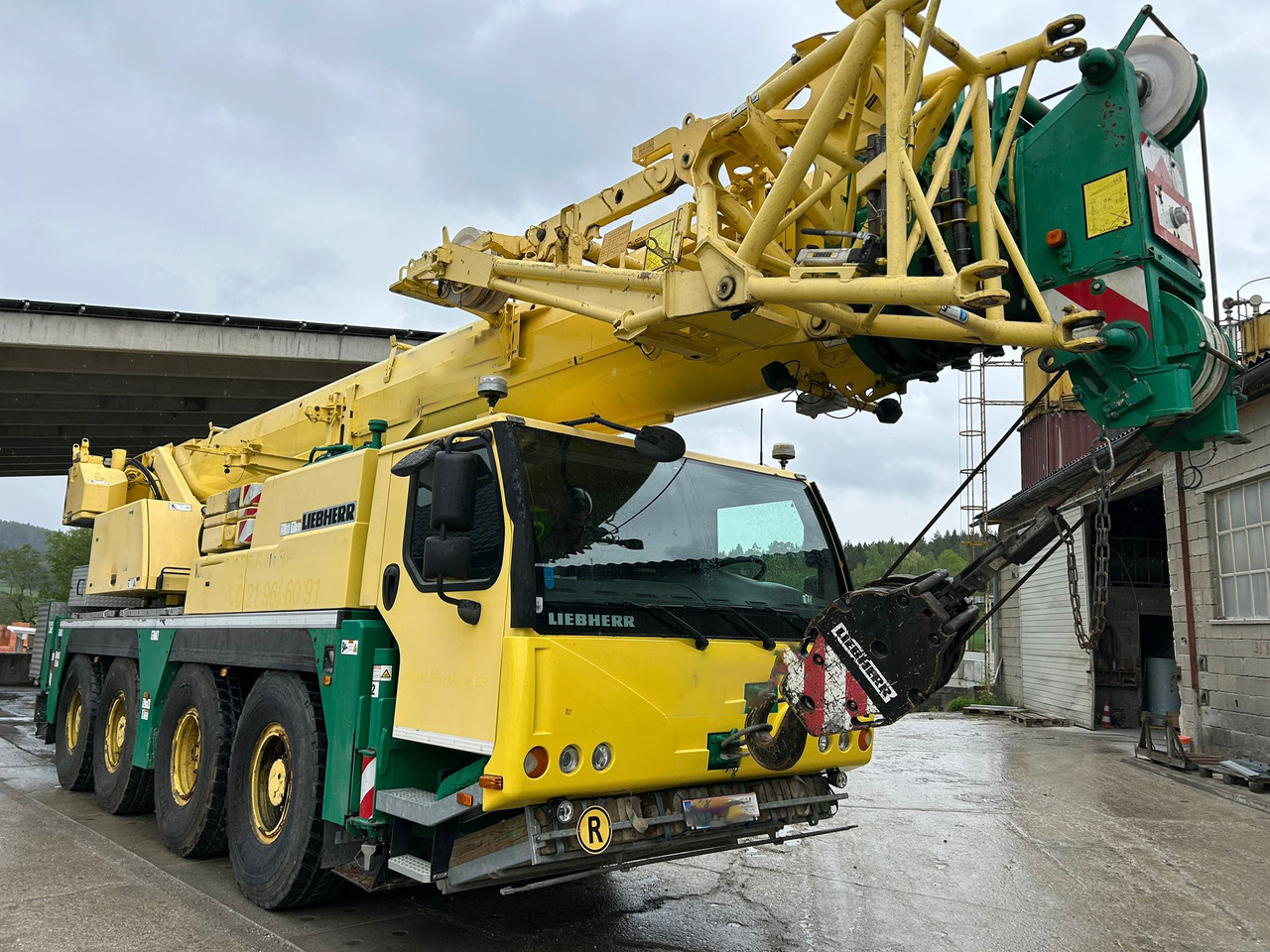 LIEBHERR LTM 1070-4.2 - Mobil vinç: fotoğraf 2 LIEBHERR LTM 1070-4.2 - Mobil vinç: fotoğraf 2