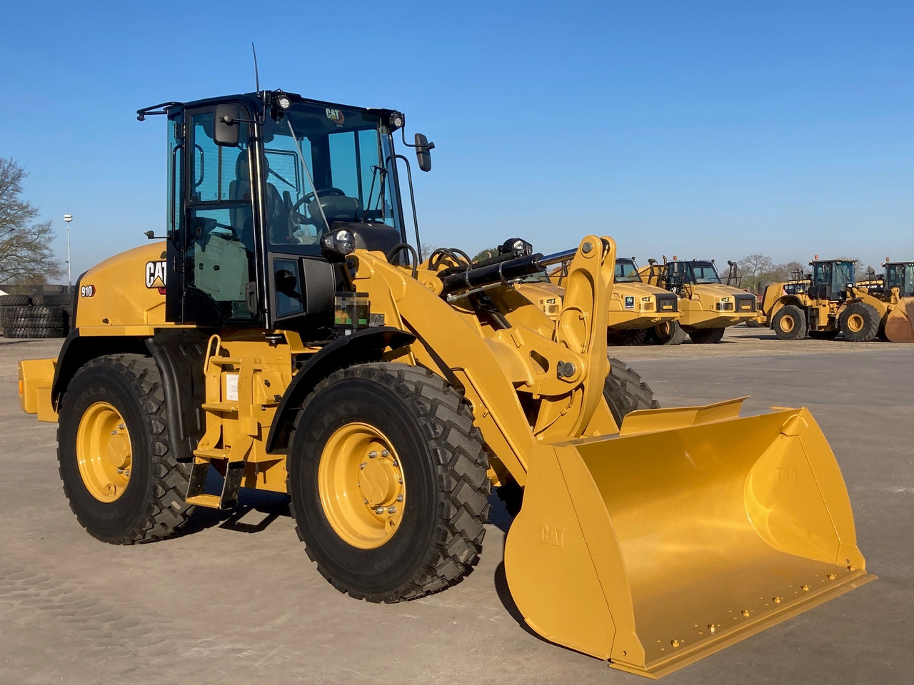 CATERPILLAR 910 - Tekerlekli yükleyici: fotoğraf 4 CATERPILLAR 910 - Tekerlekli yükleyici: fotoğraf 4