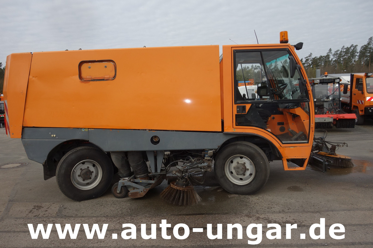 Aebi MFH 5000 Kehrmaschine Baujahr 2004 4-Rad Lenkung Wildkrautbesen - Yol süpürme aracı: fotoğraf 4 Aebi MFH 5000 Kehrmaschine Baujahr 2004 4-Rad Lenkung Wildkrautbesen - Yol süpürme aracı: fotoğraf 4