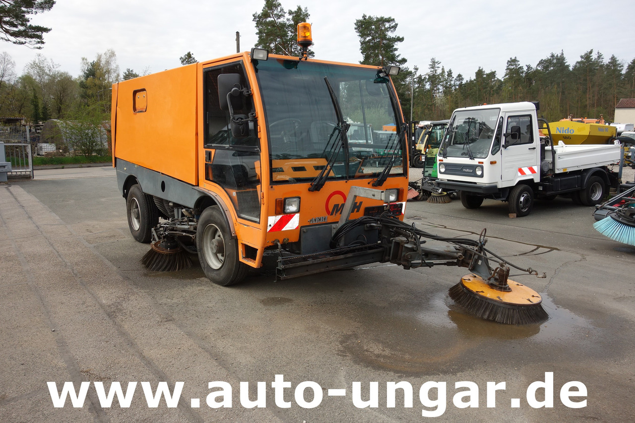 Aebi MFH 5000 Kehrmaschine Baujahr 2004 4-Rad Lenkung Wildkrautbesen - Yol süpürme aracı: fotoğraf 1 Aebi MFH 5000 Kehrmaschine Baujahr 2004 4-Rad Lenkung Wildkrautbesen - Yol süpürme aracı: fotoğraf 1