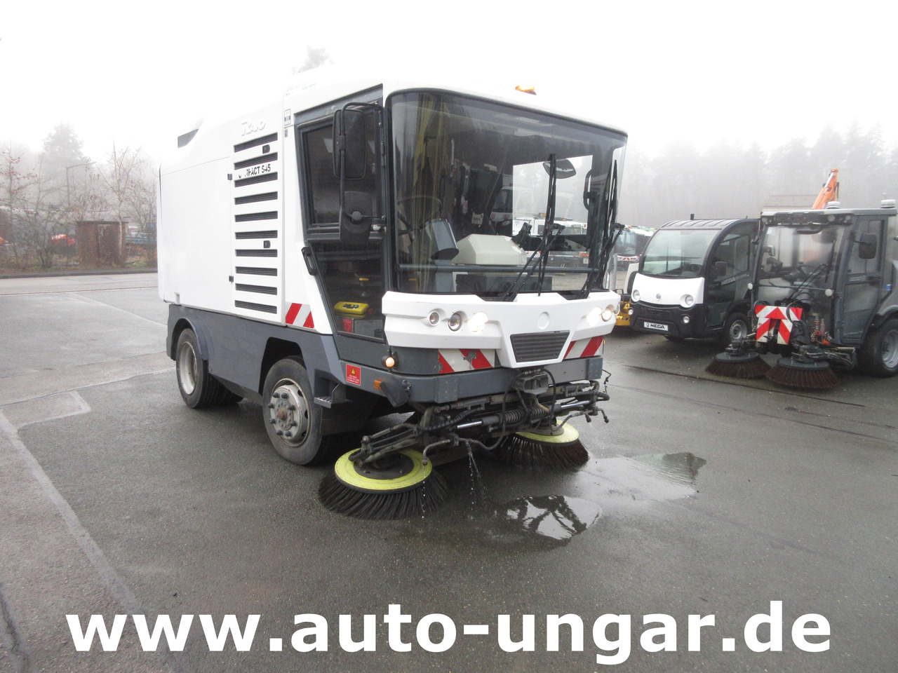 RAVO 545 Compact Kehrmaschine 5m³ Kommunalfahrzeug Baujahr 2010 streetsweeper - Atık toplama taşıt/ Özel amaçlı taşıt: fotoğraf 1 RAVO 545 Compact Kehrmaschine 5m³ Kommunalfahrzeug Baujahr 2010 streetsweeper - Atık toplama taşıt/ Özel amaçlı taşıt: fotoğraf 1