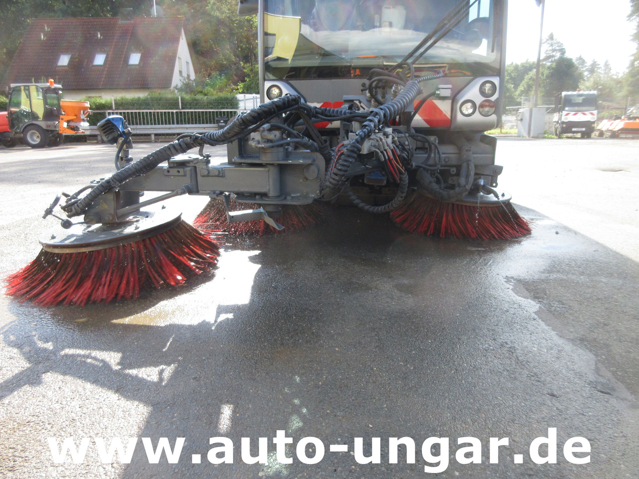 Boschung S3 Kehrmaschine urban sweeper Wildkrautbesen Allradlenkung - Yol süpürme aracı: fotoğraf 3 Boschung S3 Kehrmaschine urban sweeper Wildkrautbesen Allradlenkung - Yol süpürme aracı: fotoğraf 3