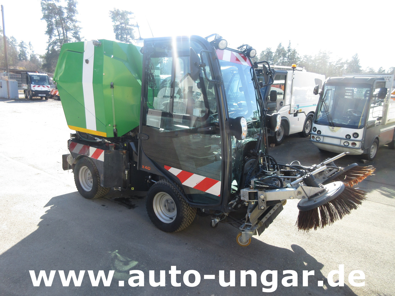 Holder X40 / X45 Baujahr 2017 Knicklenkung Kehraufbau 4x4 Kommunalhydraulik Frontheber - Yol süpürme aracı: fotoğraf 2 Holder X40 / X45 Baujahr 2017 Knicklenkung Kehraufbau 4x4 Kommunalhydraulik Frontheber - Yol süpürme aracı: fotoğraf 2