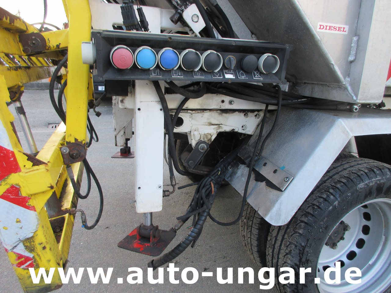 Çöp kamyonu Piaggio Porter Maxxi D120 Müllwagen 3.5m³ Lifter Presse - Ersatzteilträger: fotoğraf 9