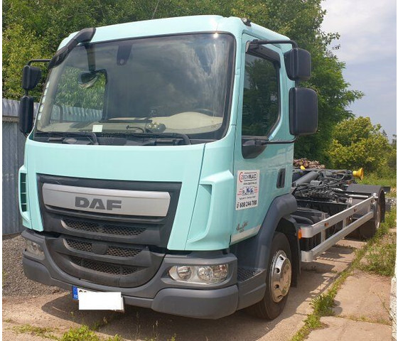 DAF 12t LF180 FA - Kancalı yükleyici kamyon: fotoğraf 1 DAF 12t LF180 FA - Kancalı yükleyici kamyon: fotoğraf 1