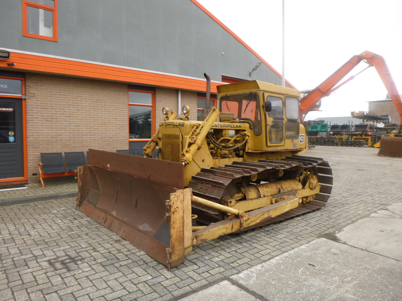CATERPILLAR D4D LGP - Buldozer: fotoğraf 1 CATERPILLAR D4D LGP - Buldozer: fotoğraf 1