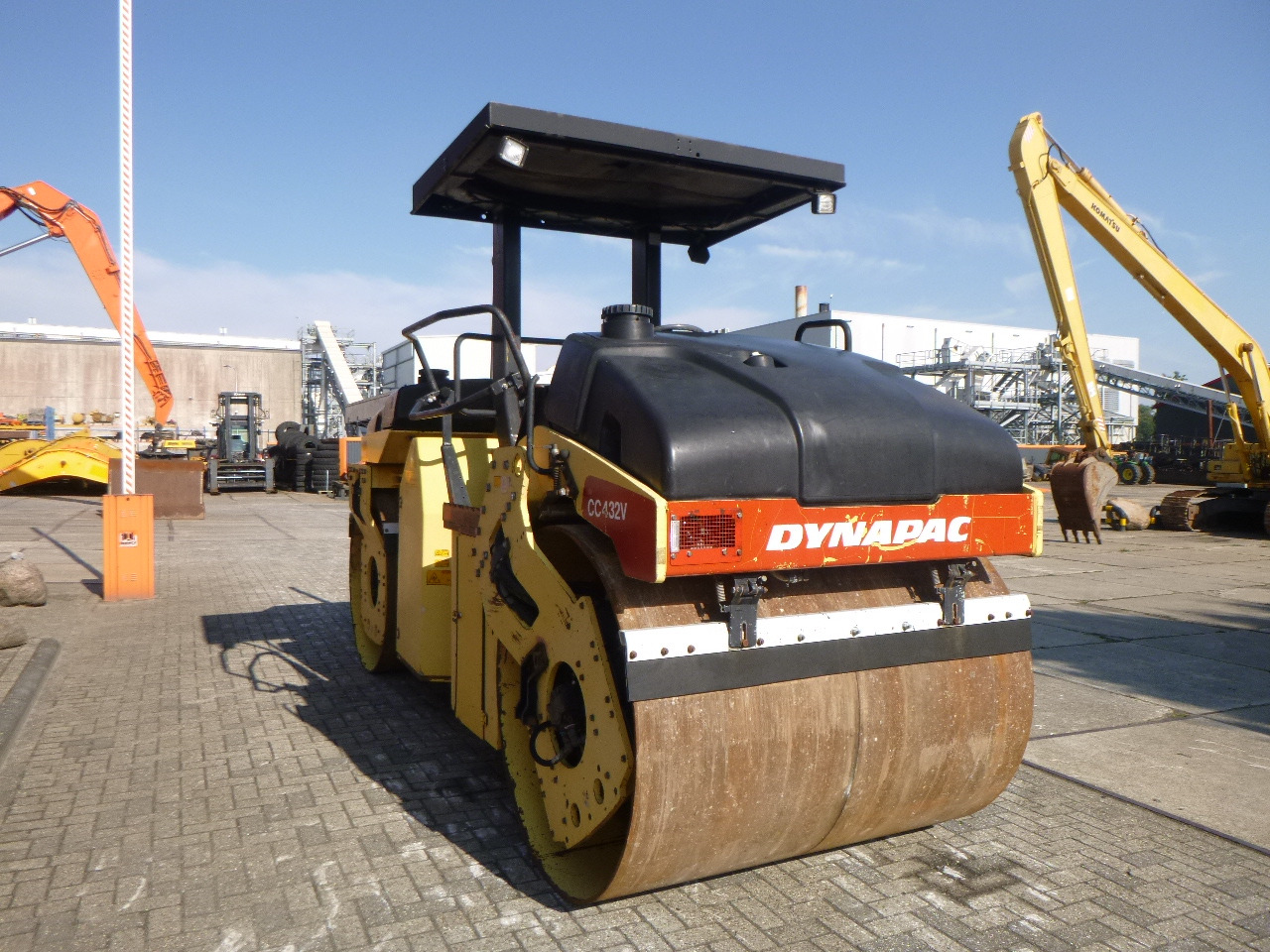 DYNAPAC CC432V - Yol silindiri: fotoğraf 5 DYNAPAC CC432V - Yol silindiri: fotoğraf 5