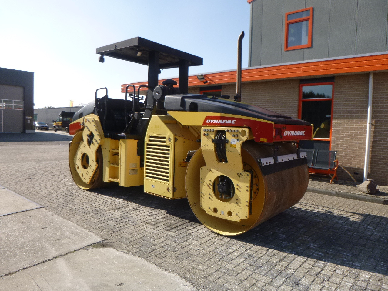 DYNAPAC CC432V - Yol silindiri: fotoğraf 2 DYNAPAC CC432V - Yol silindiri: fotoğraf 2