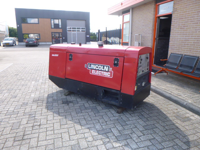 LINCOLN ELECTRIC SAE 300 - Kaynak ekipmanları: fotoğraf 3 LINCOLN ELECTRIC SAE 300 - Kaynak ekipmanları: fotoğraf 3