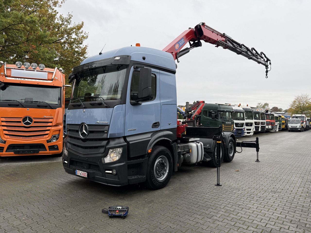 Mercedes-Benz Actros 2548 LS 6X2 Kran HMF 3220 bis 16 Meter - Çekici: fotoğraf 1 Mercedes-Benz Actros 2548 LS 6X2 Kran HMF 3220 bis 16 Meter - Çekici: fotoğraf 1