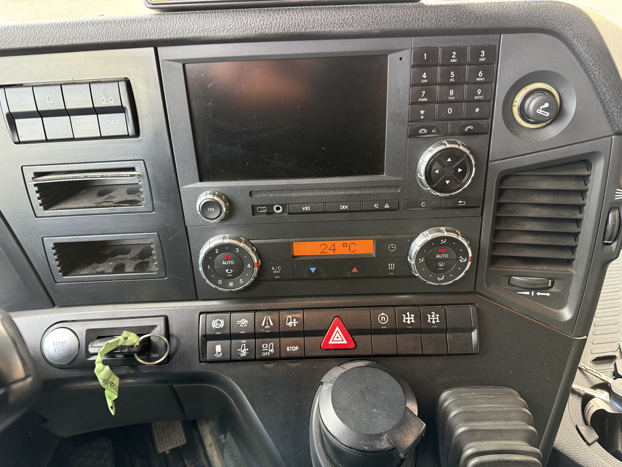 Mercedes-Benz Arocs 2653 6X4 Kran Kesla 2124L - Çekici: fotoğraf 2 Mercedes-Benz Arocs 2653 6X4 Kran Kesla 2124L - Çekici: fotoğraf 2