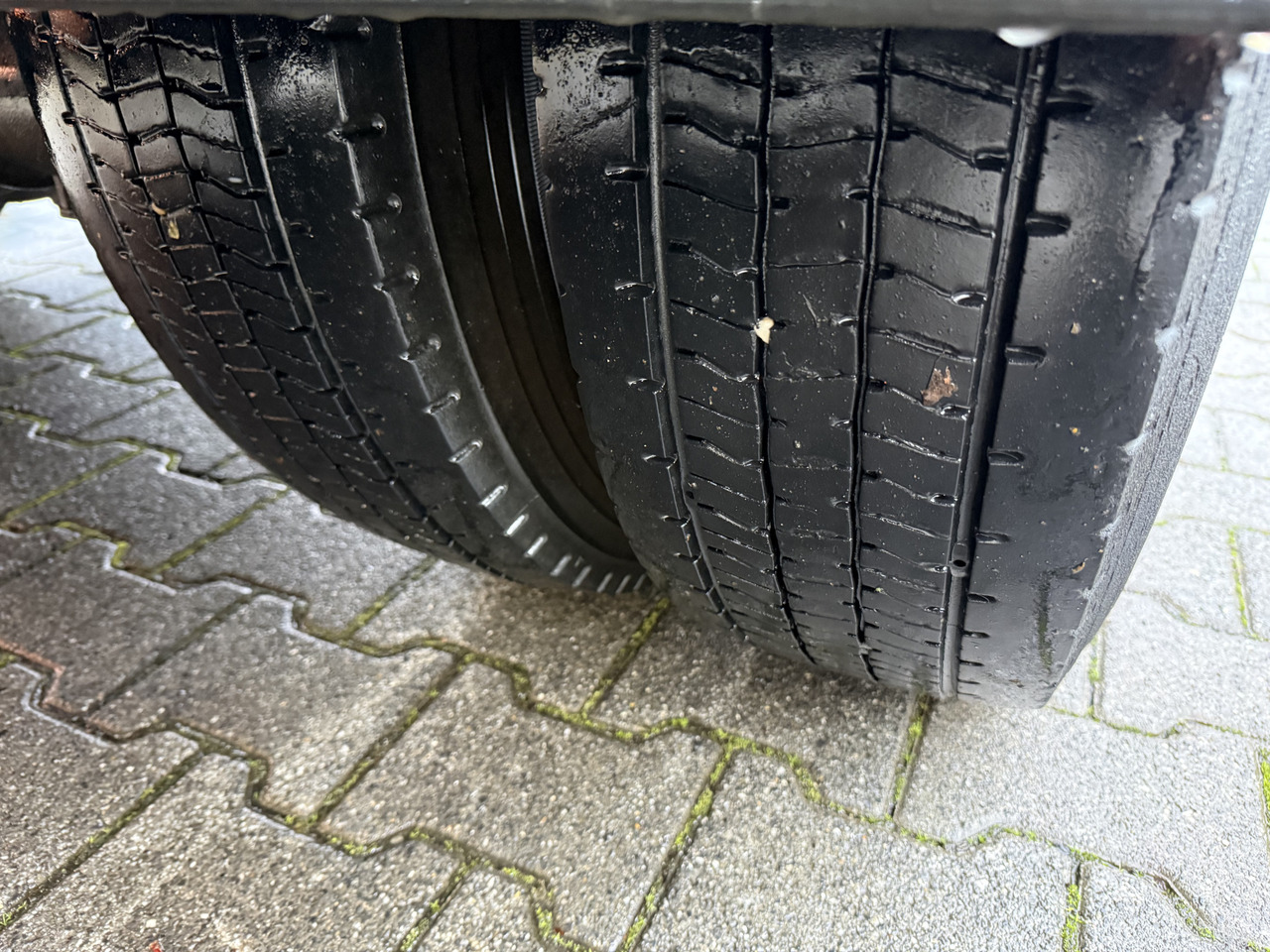 Iveco EuroCargo 80E22 Kran HMF 735 bis 15 Meter - Sal/ Açık kasa kamyon, Vinçli kamyon: fotoğraf 2 Iveco EuroCargo 80E22 Kran HMF 735 bis 15 Meter - Sal/ Açık kasa kamyon, Vinçli kamyon: fotoğraf 2