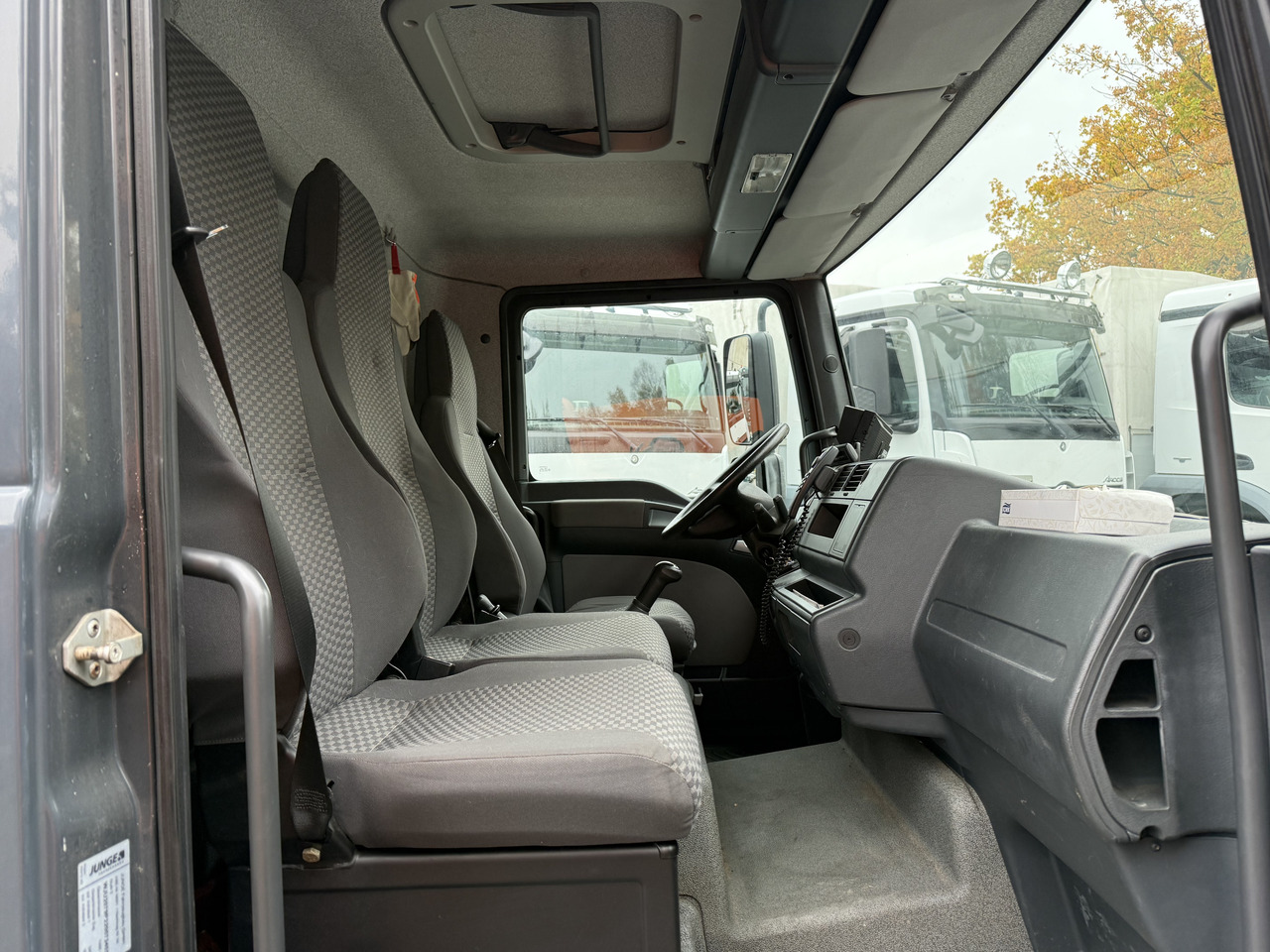 MAN TGL 8.180 4X2 BL - Kapalı kasa kamyon: fotoğraf 4 MAN TGL 8.180 4X2 BL - Kapalı kasa kamyon: fotoğraf 4